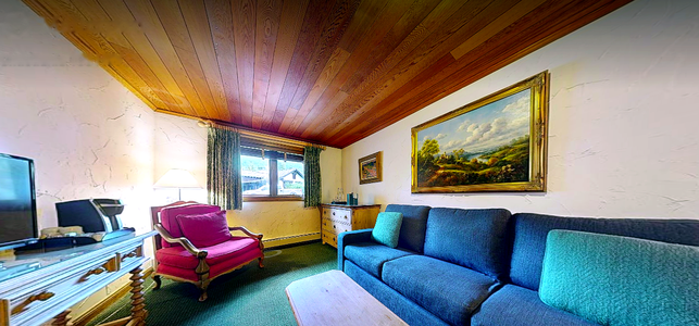 Christiania Deluxe Queen Suite 105