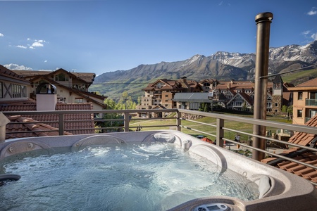 Blue Mesa - Common hot tub