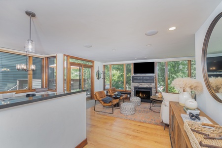 Spacious living room and