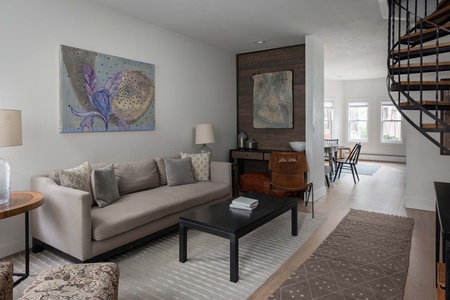 Updated and fresh living room with wifi, smart TVS and Sonos