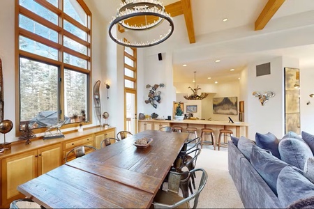 The Lodge on Bridges - Ski in and out access - space for the entire family - remodeled throughout