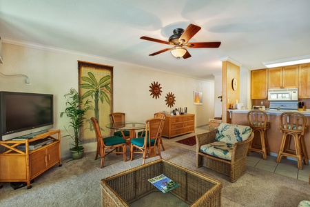 Castle at Kona Reef B33 - Living Room - Dining Area