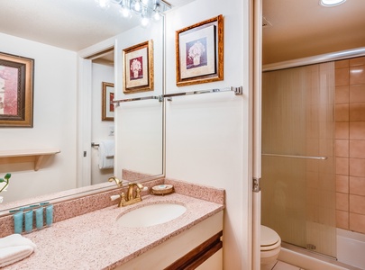 Castle at Maui Banyan T108A - Bathroom