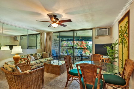 Castle at Kona Reef B33 - Living Room - Dining Area