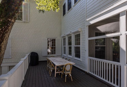 Make mealtime memories outdoors in your back porch dining area.