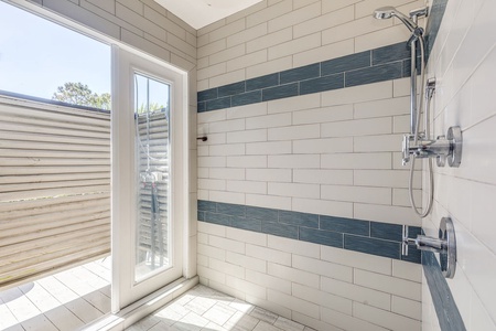 Master Bath - Indoor & Outdoor Showers