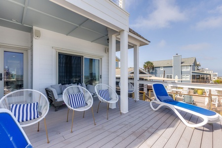 Oceanfront Main Deck