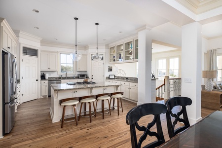 Kitchen & Dining Area