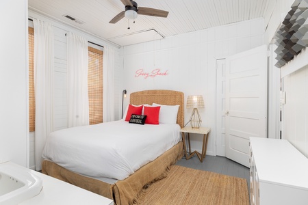 Your first queen bedroom features an en suite bathroom