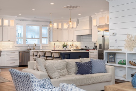 Move effortlessly between the kitchen, living, and dining areas