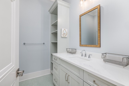 1st Floor Twin Bedroom Full Bathroom