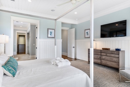 1st Floor Master Bedroom