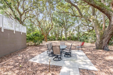 El Fresco Dining Under The Oaks