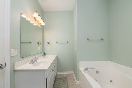 Primary En Suite Bathroom