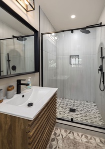 King bedroom ensuite