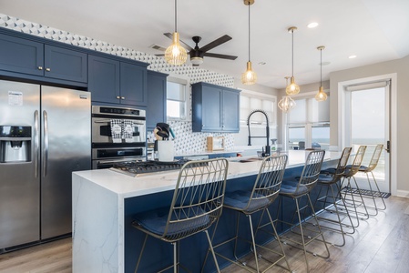 Spacious Kitchen Bar