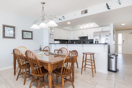 Dining area and Breakfast bar