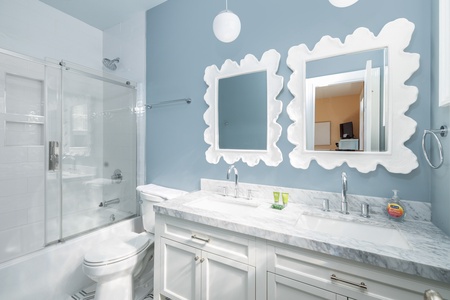 Your twin bedroom offers an en suite bathroom