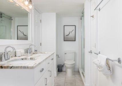 Bunk Room & Queen Bedroom Shared Bathroom