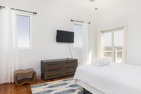 Upstairs Queen Bedroom