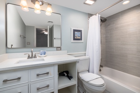 The twin bedroom comes with its own en suite bathroom