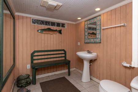 Ground floor full bath with shower