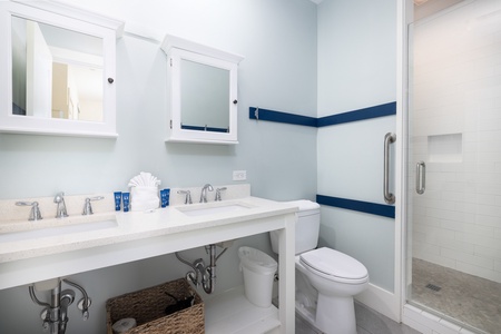 Upstairs King En Suite