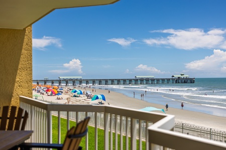 Never miss a beachside moment with this view