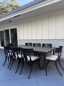 Poolside dining for 8—simple, sunny, perfect.