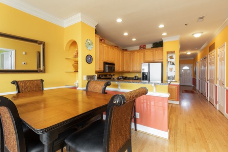 dining area to kitchen