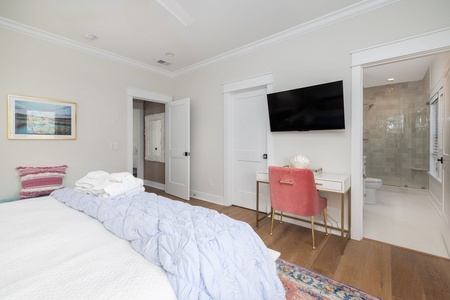 King Bedroom with En Suite Bathroom