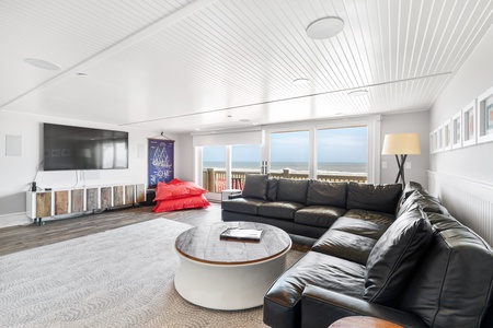 3rd Floor Oceanfront Media Room