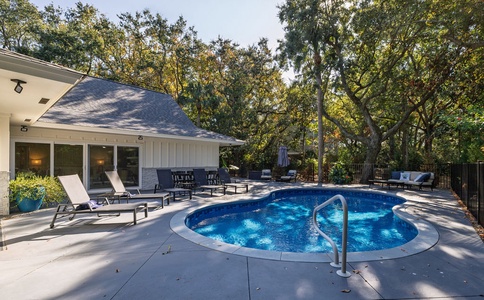 Poolside Alfresco dining