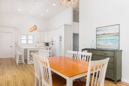 Dining area to kitchen