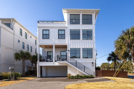 Beach Babe features your own private driveway for easy parking