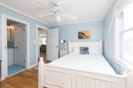 The Blue Pelican | Full Bed/Bunk Bed Room