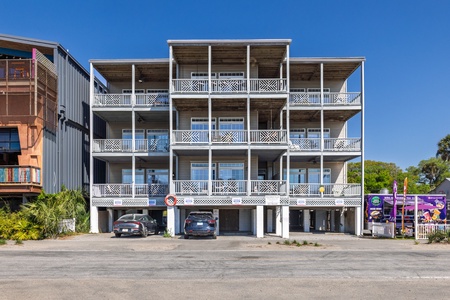 Beachwalk Villas 22 is a cozy suite located in the heart of Folly Beach