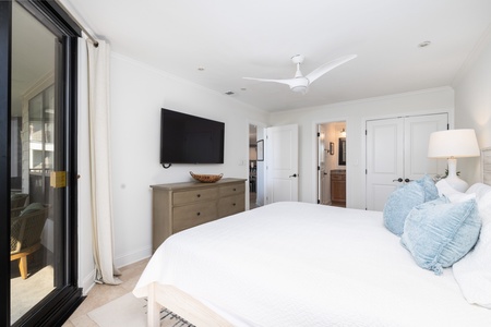 Your second king bedroom features an en suite bathroom and direct access to the balcony