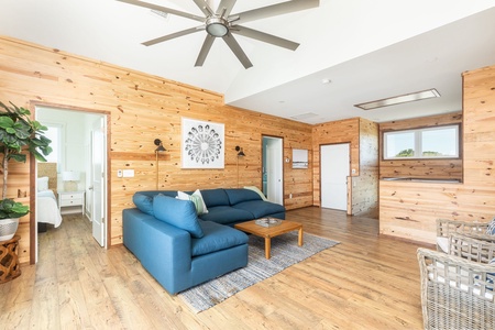 Top Floor Oceanfront Living Room