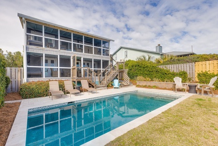 Your sparkling pool overlooks the ocean