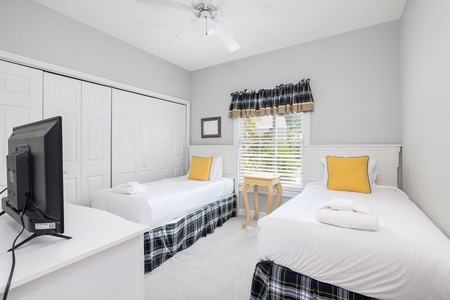Front Bedroom - Twins