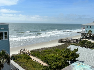 1677 A Top Deck ocean view