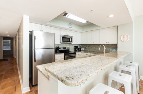 Breakfast bar to kitchen