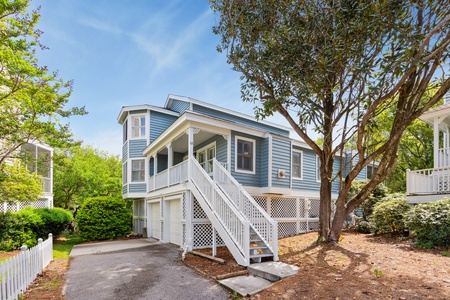 Welcome to Deja Bleau, your beautifully renovated 3-bedroom retreat nestled on a quiet cul-de-sac in the Pelican Bay community of Wild Dunes