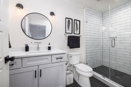 Queen #2 En Suite Bathroom