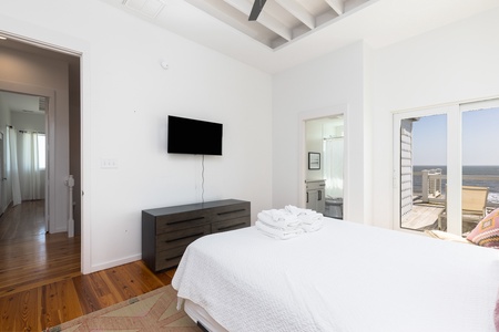 Upstairs Queen Bedroom