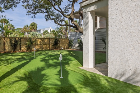 Your very own putting green is perfect for outdoor activites