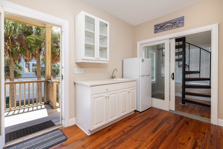 A small kitchenette is available