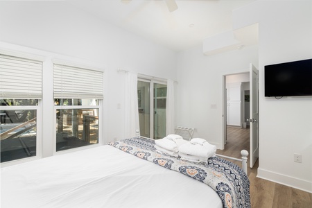 The downstairs queen bedroom features an en suite bathroom and access to your back deck