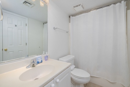 Queen Bathroom